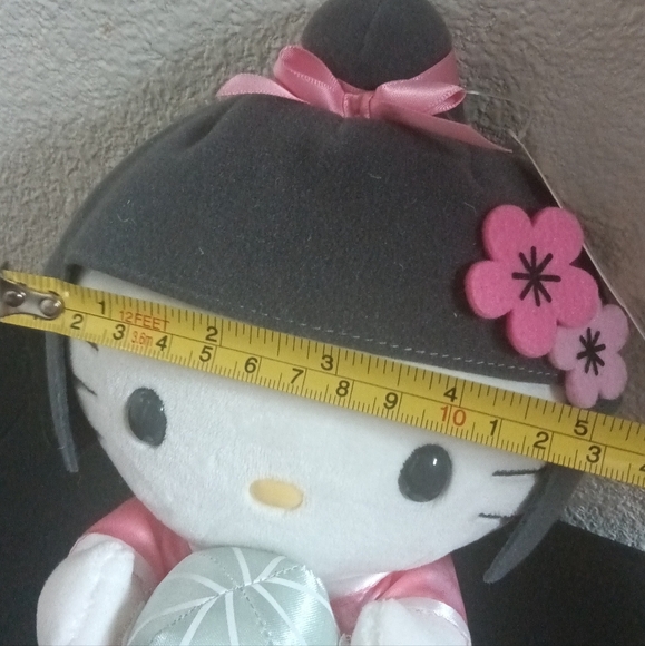 LIMITED EDITION Hello Kitty dressed in a traditional Japanese Kokeshi doll style - Picture 6 of 13